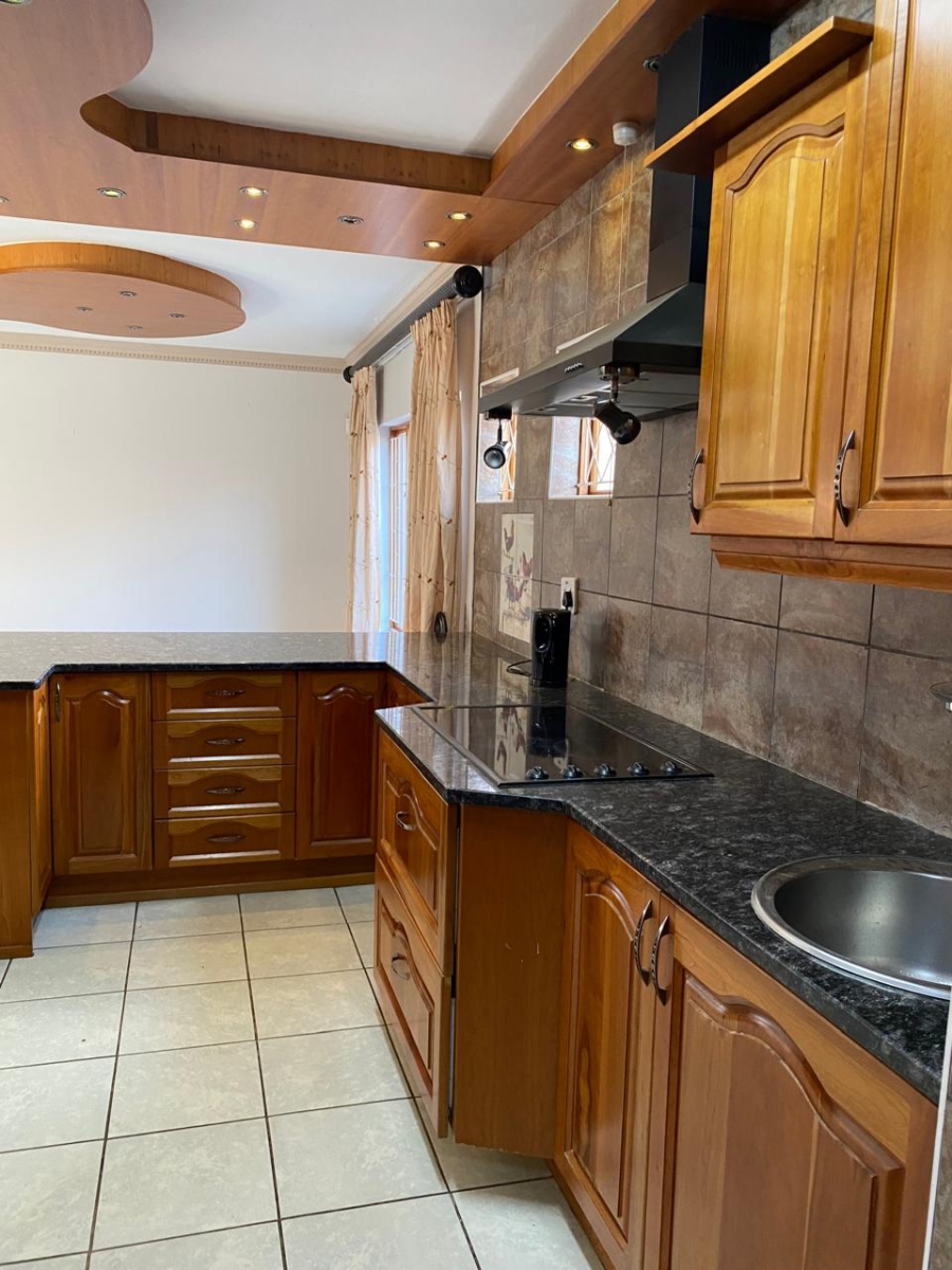 5 Bedroom Property for Sale in Birdwood Estate North West